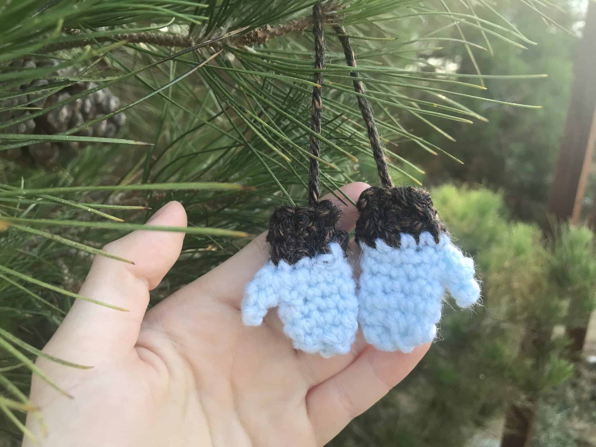 Crochet Mitten Ornament Pattern - Free & Easy!