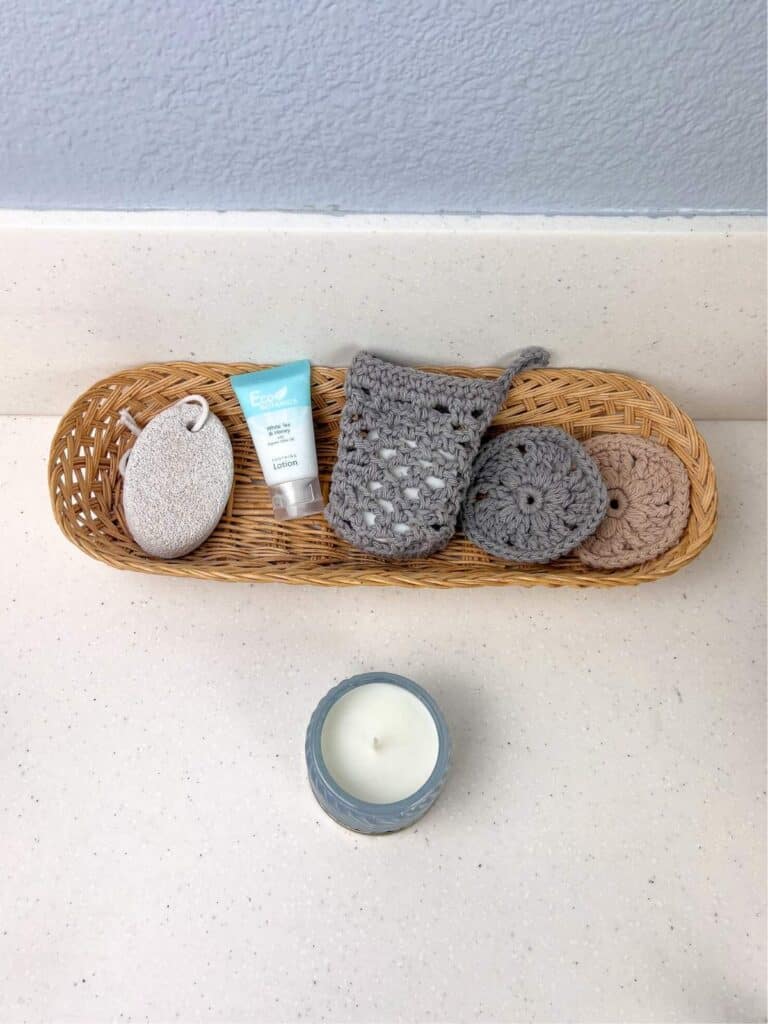 minimal crochet spa set