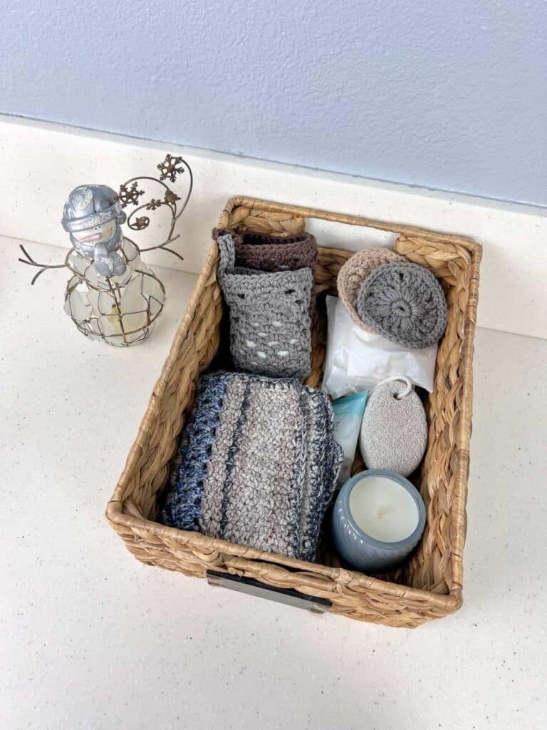 crochet spa basket christmas-style